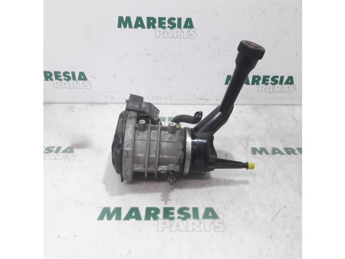 Gebruikte Servopomp Citroen C4 Grand Picasso (UA) 2.0 HDiF 16V 135 Prijs € 157,50 Margeregeling aangeboden door Maresia Parts