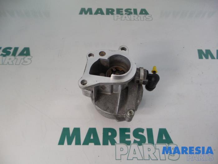 Gebruikte Vacuumpomp (Diesel) Renault Grand Scénic II (JM) 1.9 dCi 120 Prijs € 24,95 Margeregeling aangeboden door Maresia Parts