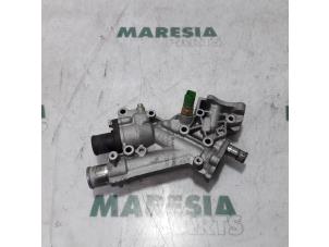 Gebruikte Thermostaathuis Peugeot 307 CC (3B) 2.0 16V Prijs € 40,00 Margeregeling aangeboden door Maresia Parts
