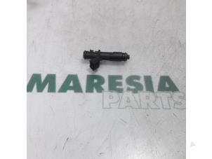 Gebruikte Injector (benzine injectie) Citroen C5 III Berline (RD) 2.0 16V Prijs € 25,00 Margeregeling aangeboden door Maresia Parts
