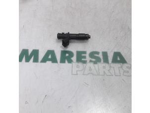 Gebruikte Injector (benzine injectie) Citroen C5 III Berline (RD) 2.0 16V Prijs € 25,00 Margeregeling aangeboden door Maresia Parts