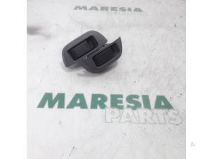 Gebruikte Schakelblok ruiten Citroen C1 1.0 12V Prijs € 20,00 Margeregeling aangeboden door Maresia Parts