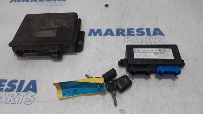 Gebruikte Computer Motormanagement Renault Espace (JE) 3.0 V6 24V Grand Espace Prijs € 183,75 Margeregeling aangeboden door Maresia Parts