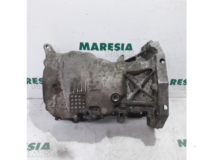 Gebruikte Carterpan Renault Clio III (BR/CR) 1.6 16V GT Prijs € 40,00 Margeregeling aangeboden door Maresia Parts