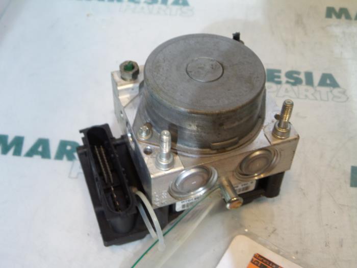 Gebruikte ABS Pomp Renault Clio III (BR/CR) 1.6 16V Prijs € 65,00 Margeregeling aangeboden door Maresia Parts