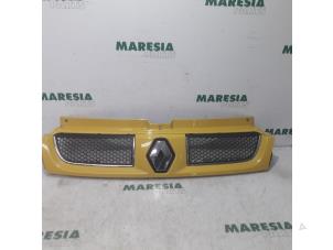 Gebruikte Grille Renault Trafic New (FL) 1.9 dCi 100 16V Prijs € 75,00 Margeregeling aangeboden door Maresia Parts
