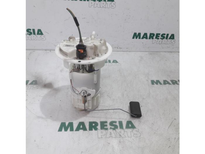 Gebruikte Tank element Pomp Peugeot 208 I (CA/CC/CK/CL) 1.0 Vti 12V PureTech Prijs € 25,00 Margeregeling aangeboden door Maresia Parts