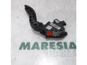 Gebruikte Gaspedaalpositie Sensor Renault Megane III Grandtour (KZ) 1.5 dCi 90 Prijs € 45,00 Margeregeling aangeboden door Maresia Parts