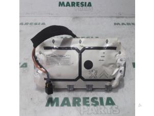 Gebruikte Airbag rechts (Dashboard) Peugeot 207 CC (WB) 1.6 16V Prijs € 35,00 Margeregeling aangeboden door Maresia Parts