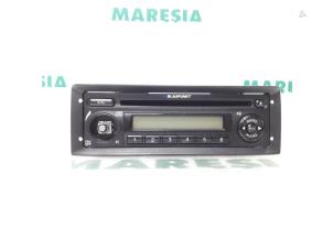 Gebruikte Radio CD Speler Fiat Doblo Cargo (223) 1.3 D 16V Multijet DPF Prijs € 75,00 Margeregeling aangeboden door Maresia Parts