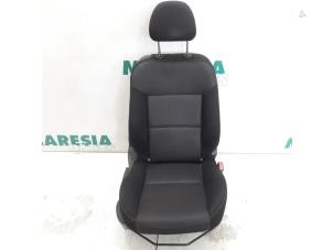 Gebruikte Voorstoel rechts Peugeot 207 CC (WB) 1.6 16V Prijs € 100,00 Margeregeling aangeboden door Maresia Parts