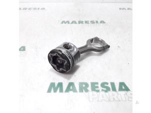 Gebruikte Zuiger Peugeot 207 SW (WE/WU) 1.6 HDi 16V Prijs € 50,00 Margeregeling aangeboden door Maresia Parts