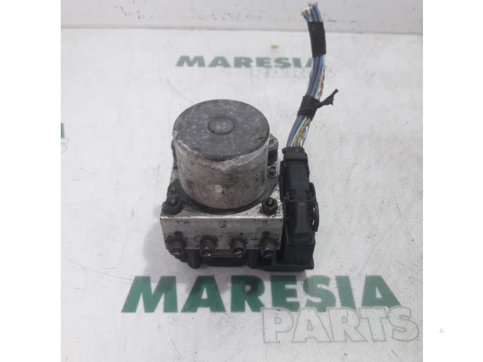 Gebruikte ABS Pomp Fiat Scudo (270) 2.0 D Multijet Prijs € 79,99 Margeregeling aangeboden door Maresia Parts