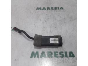 Gebruikte GPS Antenne Peugeot 308 CC (4B) 1.6 HDiF 16V Prijs € 50,00 Margeregeling aangeboden door Maresia Parts