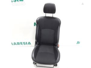 Gebruikte Voorstoel rechts Citroen C-Crosser 2.2 HDiF 16V Prijs € 105,00 Margeregeling aangeboden door Maresia Parts