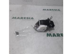 Gebruikte Veiligheidsgordel rechts-achter Citroen DS 3 1.2 12V PureTech 130 Prijs € 24,95 Margeregeling aangeboden door Maresia Parts