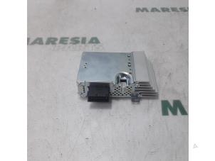 Gebruikte Radio versterker Citroen DS 3 1.2 12V PureTech 130 Prijs € 49,99 Margeregeling aangeboden door Maresia Parts