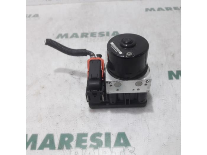 Gebruikte ABS Pomp Citroen C-Crosser 2.2 HDiF 16V Prijs € 219,99 Margeregeling aangeboden door Maresia Parts