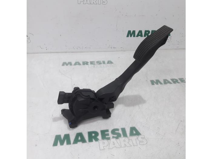 Gebruikte Gaspedaalpositie Sensor Fiat 500X (334) 1.6 E-torq 16V Prijs € 30,00 Margeregeling aangeboden door Maresia Parts
