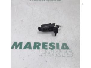 Gebruikte Ruitensproeierpomp voor Fiat 500X (334) 1.6 E-torq 16V Prijs € 15,00 Margeregeling aangeboden door Maresia Parts