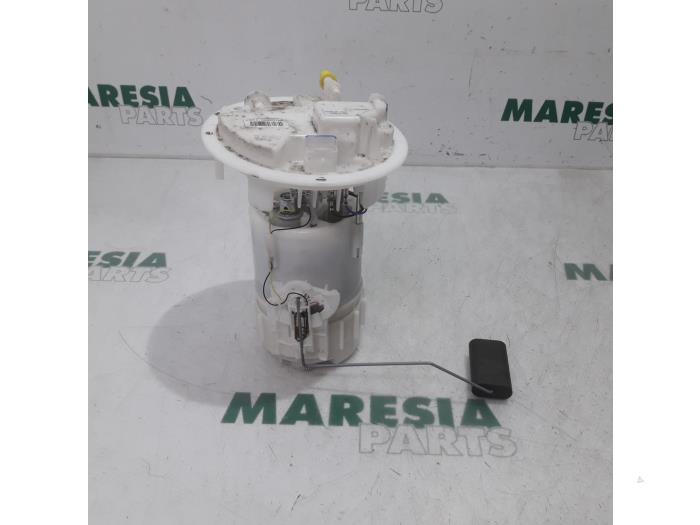Gebruikte Tank element Pomp Peugeot 2008 (CU) 1.2 Vti 12V PureTech 82 Prijs € 25,00 Margeregeling aangeboden door Maresia Parts