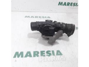 Gebruikte Gasklephuis Peugeot 207/207+ (WA/WC/WM) 1.6 HDi 16V Prijs € 75,00 Margeregeling aangeboden door Maresia Parts