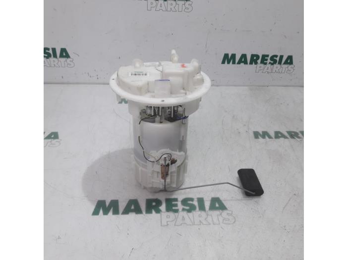 Gebruikte Tank element Pomp Peugeot 208 I (CA/CC/CK/CL) 1.0 Vti 12V PureTech Prijs € 25,00 Margeregeling aangeboden door Maresia Parts