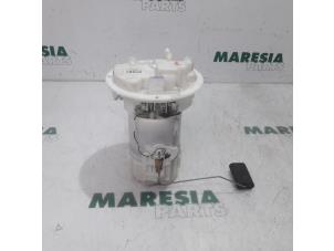 Gebruikte Tank element Pomp Peugeot 208 I (CA/CC/CK/CL) 1.0 Vti 12V PureTech Prijs € 25,00 Margeregeling aangeboden door Maresia Parts