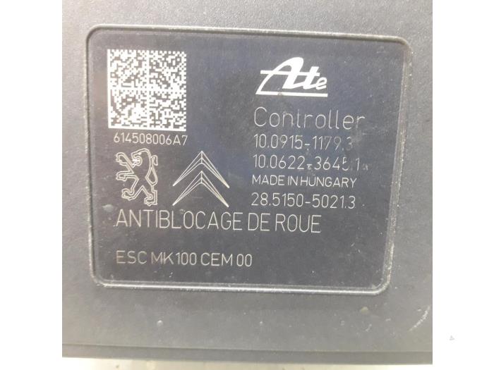 ABS Pomp van een Peugeot 208 I (CA/CC/CK/CL) 1.0 Vti 12V PureTech 2014