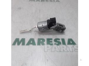 Gebruikte Kontaktslot + Sleutel Peugeot 5008 I (0A/0E) 1.6 HDiF 16V Prijs € 40,00 Margeregeling aangeboden door Maresia Parts