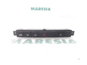 Gebruikte Schakelaar Fiat Grande Punto (199) 1.3 JTD Multijet 16V 85 Actual Prijs € 25,00 Margeregeling aangeboden door Maresia Parts