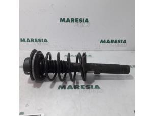 Gebruikte Mac Phersonpoot links-voor Peugeot 206 CC (2D) 1.6 16V Prijs € 50,00 Margeregeling aangeboden door Maresia Parts