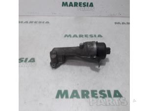 Gebruikte Oliefilterhouder Peugeot 207/207+ (WA/WC/WM) 1.4 16V VTi Prijs € 40,00 Margeregeling aangeboden door Maresia Parts
