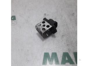 Gebruikte Koelvinweerstand Renault Scénic II (JM) 1.6 16V Prijs € 20,00 Margeregeling aangeboden door Maresia Parts