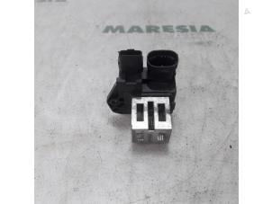 Gebruikte Koelvinweerstand Citroen C5 III Tourer (RW) 2.0 HDiF 16V Prijs € 20,00 Margeregeling aangeboden door Maresia Parts