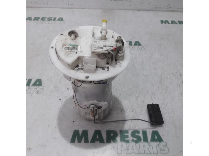 Gebruikte Tank element Pomp Peugeot 208 I (CA/CC/CK/CL) 1.2 Vti 12V PureTech 82 Prijs € 25,00 Margeregeling aangeboden door Maresia Parts