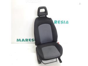 Gebruikte Voorstoel rechts Fiat Grande Punto (199) 1.3 JTD Multijet 16V 85 Actual Prijs € 75,00 Margeregeling aangeboden door Maresia Parts