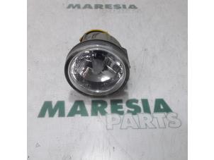 Gebruikte Mistlamp rechts-voor Peugeot 1007 (KM) 1.6 GTI,Gentry 16V Prijs € 15,00 Margeregeling aangeboden door Maresia Parts