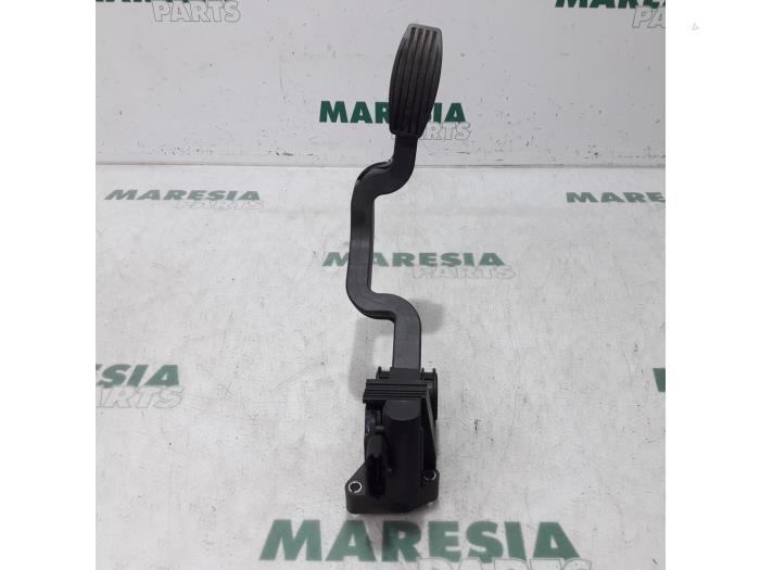 Gaspedaalpositie Sensor van een Fiat Stilo (192A/B) 1.6 16V 3-Drs. 2004