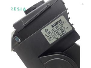 Gaspedaalpositie Sensor van een Fiat Stilo (192A/B) 1.6 16V 3-Drs. 2004