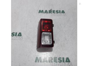 Gebruikte Achteruitrijlicht rechts Renault Trafic (1FL/2FL/3FL/4FL) 1.6 dCi 90 Prijs € 24,20 Inclusief btw aangeboden door Maresia Parts