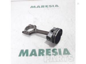 Gebruikte Zuiger Renault Twingo III (AH) 1.0 SCe 70 12V Prijs € 50,00 Margeregeling aangeboden door Maresia Parts