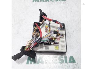 Gebruikte Zekeringkast Renault Megane III Grandtour (KZ) 1.5 dCi 90 Prijs € 105,00 Margeregeling aangeboden door Maresia Parts