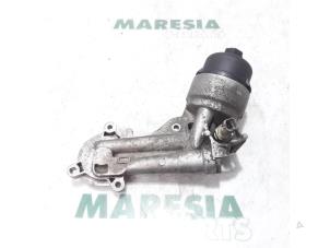Gebruikte Oliefilterhouder Citroen C4 Coupé (LA) 1.4 16V Prijs € 35,00 Margeregeling aangeboden door Maresia Parts
