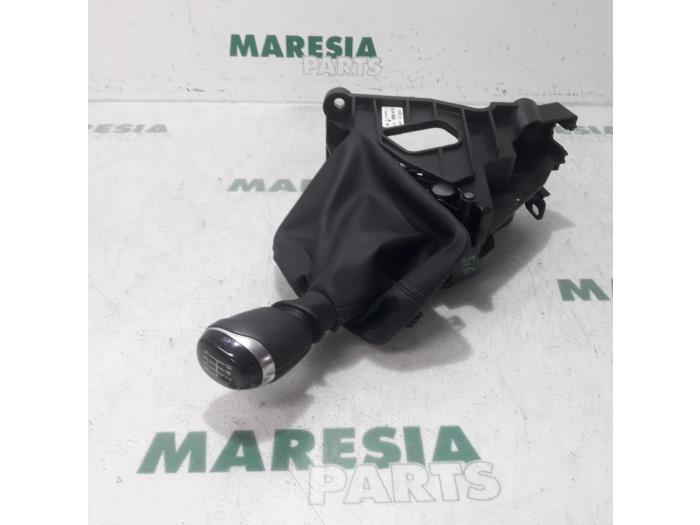 Gebruikte Versnellingspook Renault Scénic IV (RFAJ) 1.2 TCE 115 16V Prijs € 85,00 Margeregeling aangeboden door Maresia Parts