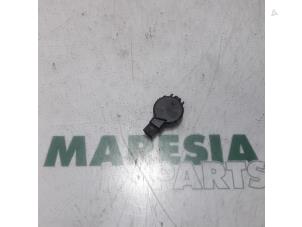 Gebruikte Sensor regen Renault Scénic IV (RFAJ) 1.2 TCE 115 16V Prijs € 65,00 Margeregeling aangeboden door Maresia Parts