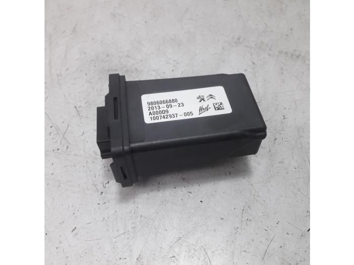 Gebruikte Computer Diversen Citroen C4 Picasso (3D/3E) 1.6 e-Hdi, BlueHDi 115 Prijs € 35,00 Margeregeling aangeboden door Maresia Parts