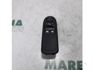 Gebruikte Combischakelaar ramen Citroen C3 (SC) 1.2 VTi 82 12V Prijs € 35,00 Margeregeling aangeboden door Maresia Parts