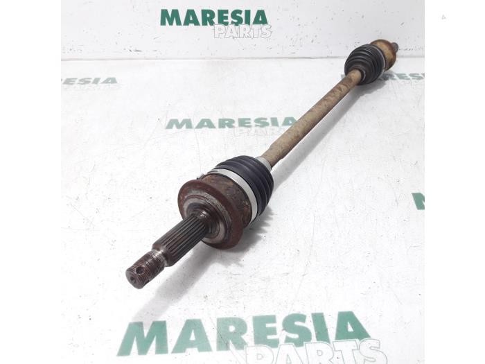 Aandrijfas links-achter van een Citroën C-Crosser 2.2 HDiF 16V 2010