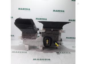 Gebruikte Kachelhuis Citroen C-Crosser 2.2 HDiF 16V Prijs € 157,50 Margeregeling aangeboden door Maresia Parts